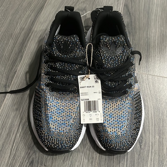 NWT Beand New Adidas Swift Run 22 - Picture 2 of 7